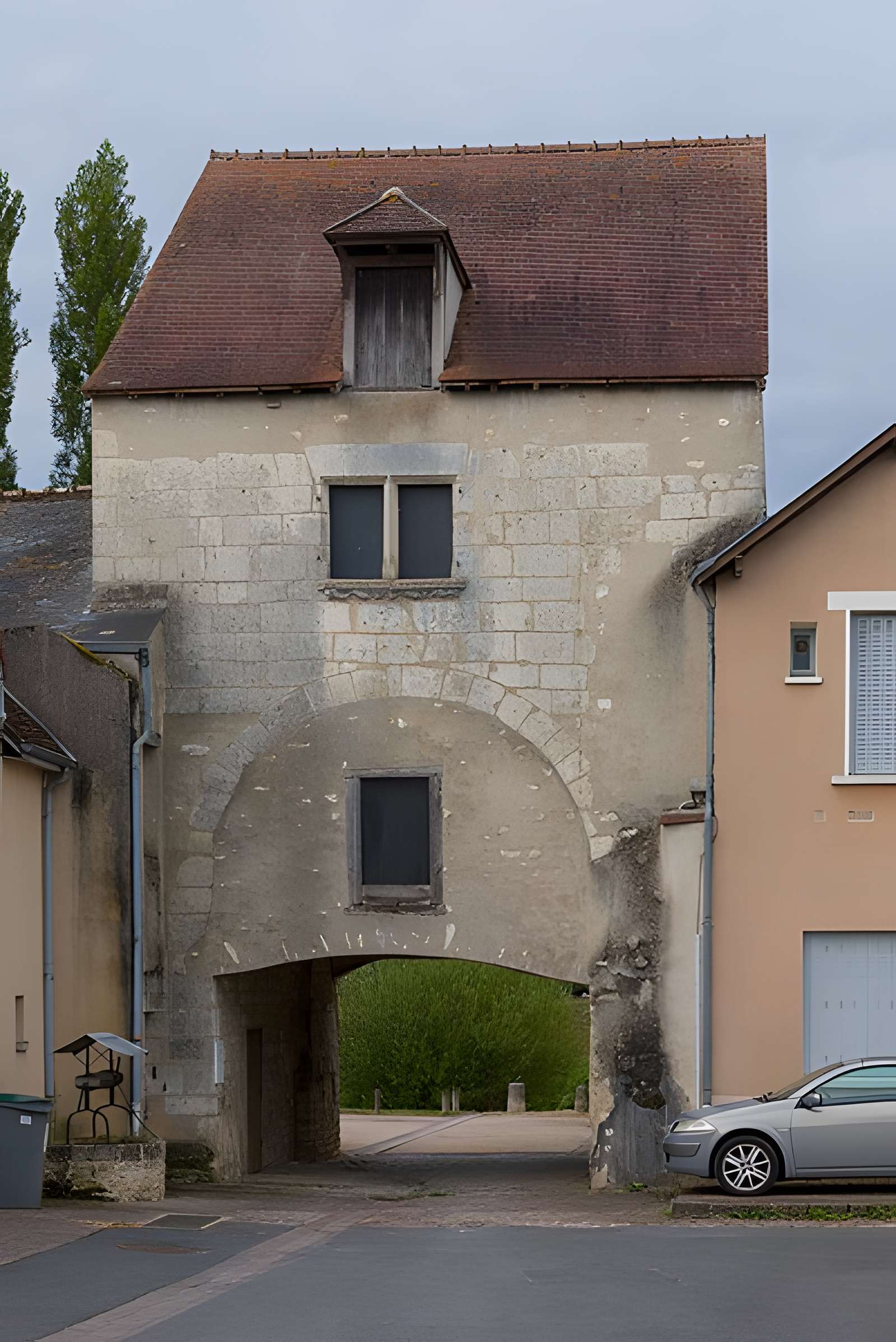 Porte du pont Perrin à Déols