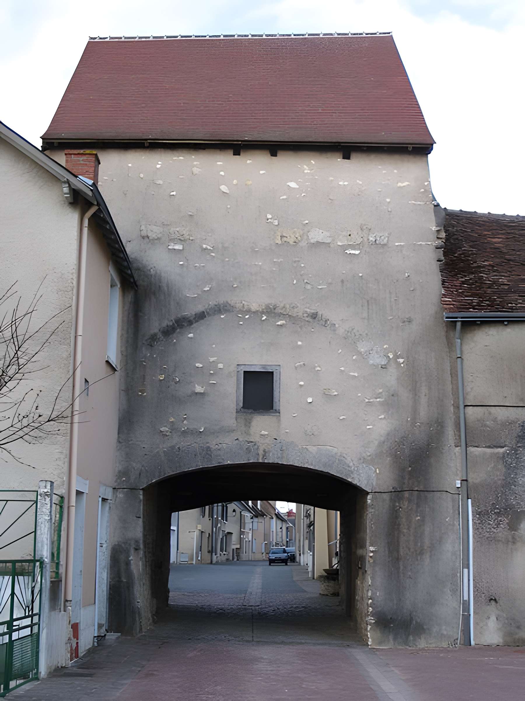 Porte du pont Perrin à Déols