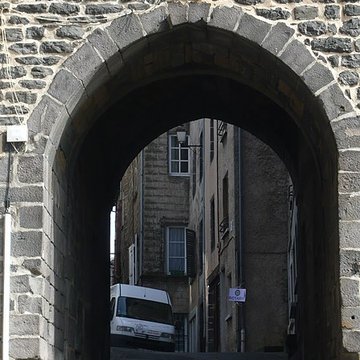 Porte du Thuile de Saint-Flour