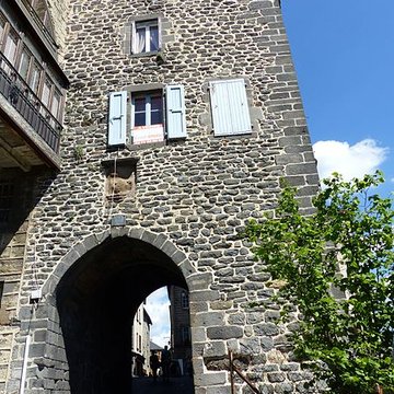 Porte du Thuile de Saint-Flour