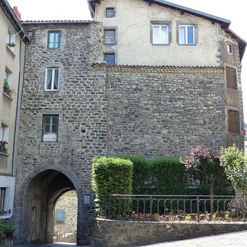 Porte du Thuile de Saint-Flour