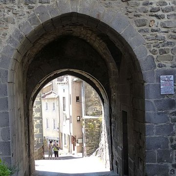 Porte du Thuile de Saint-Flour