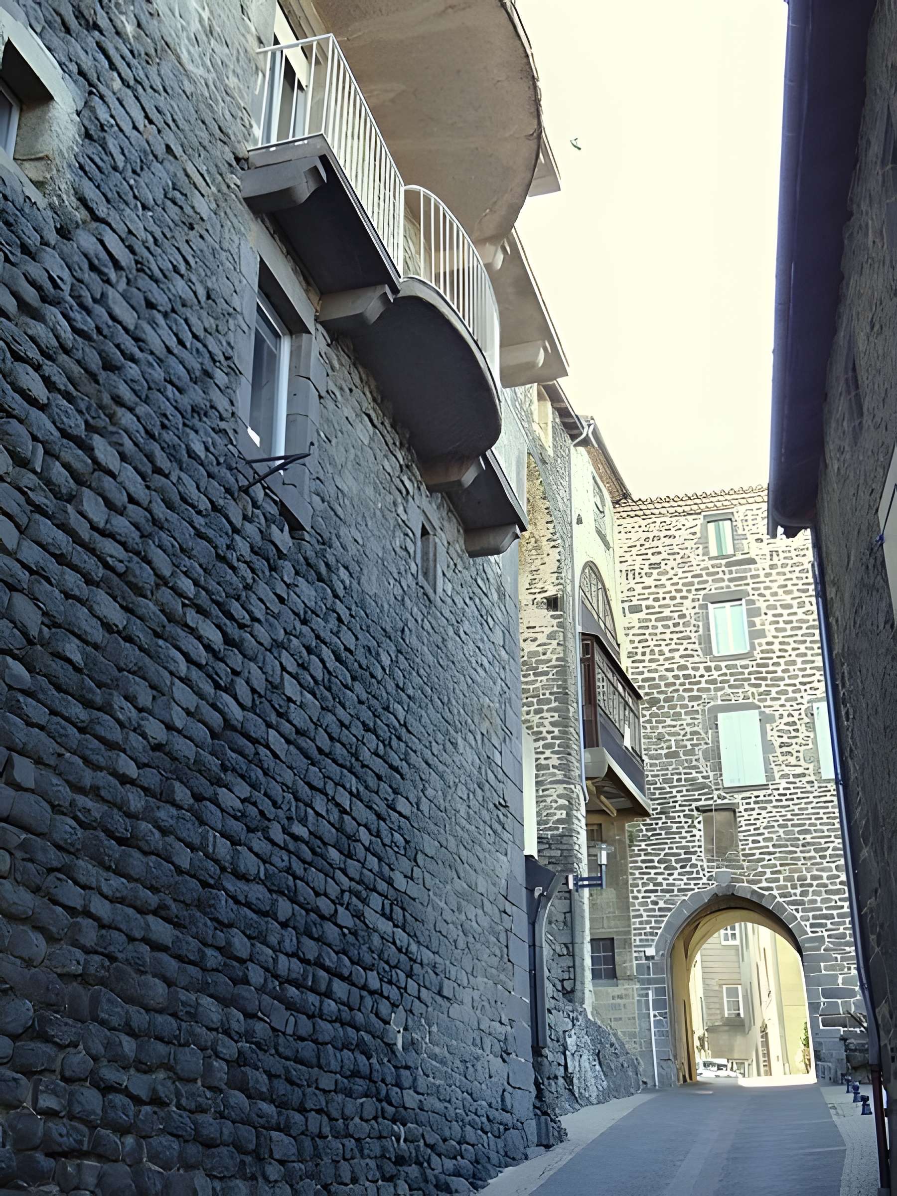 Porte du Thuile de Saint-Flour