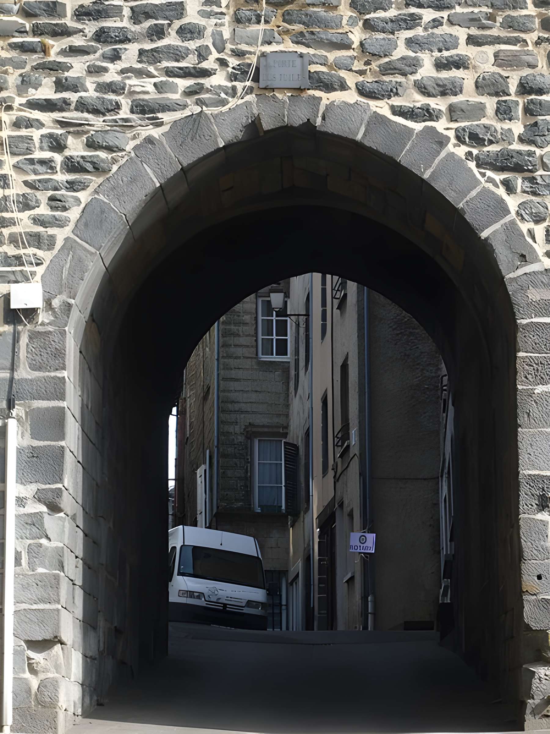 Porte du Thuile de Saint-Flour