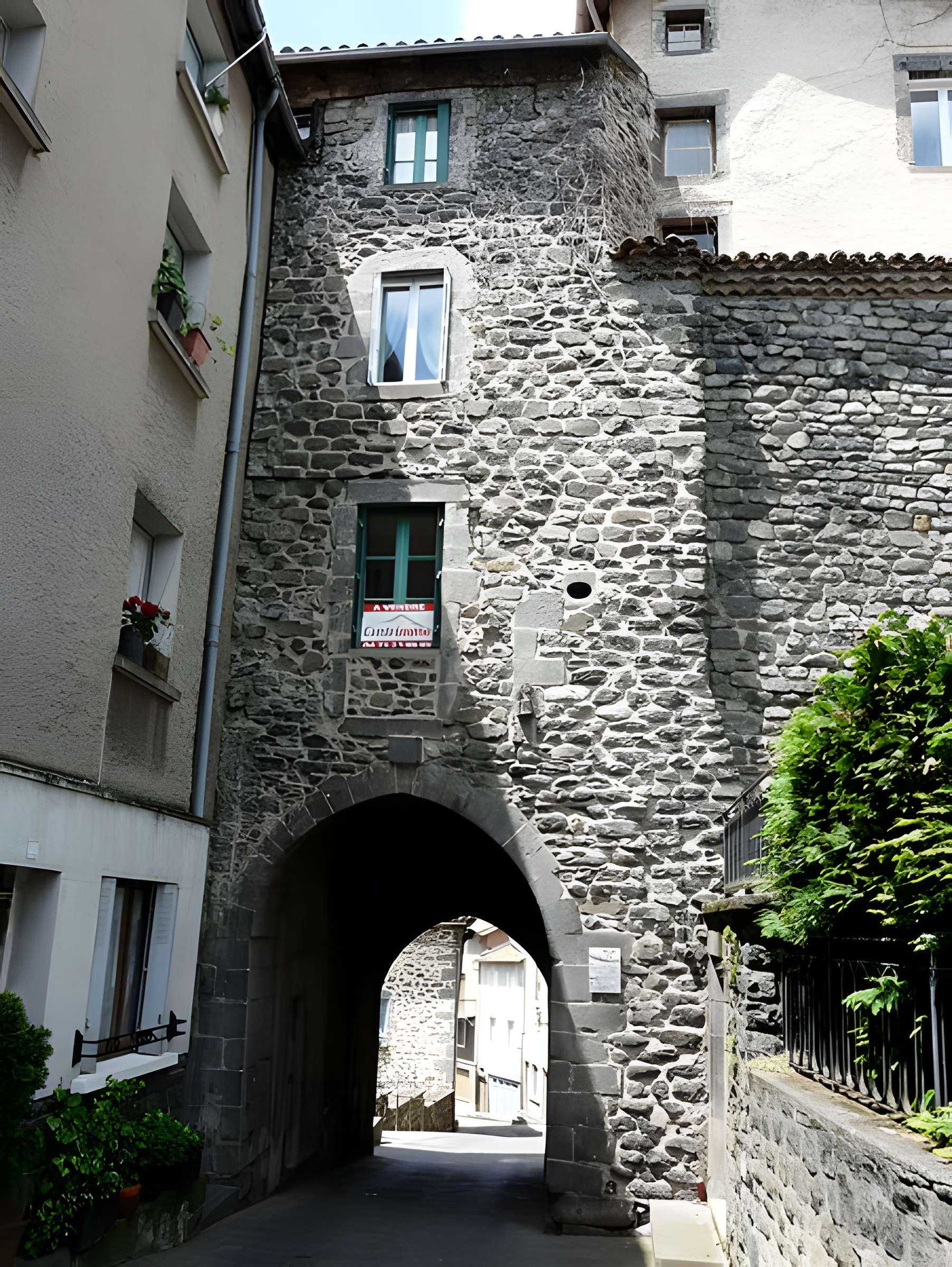 Porte du Thuile de Saint-Flour