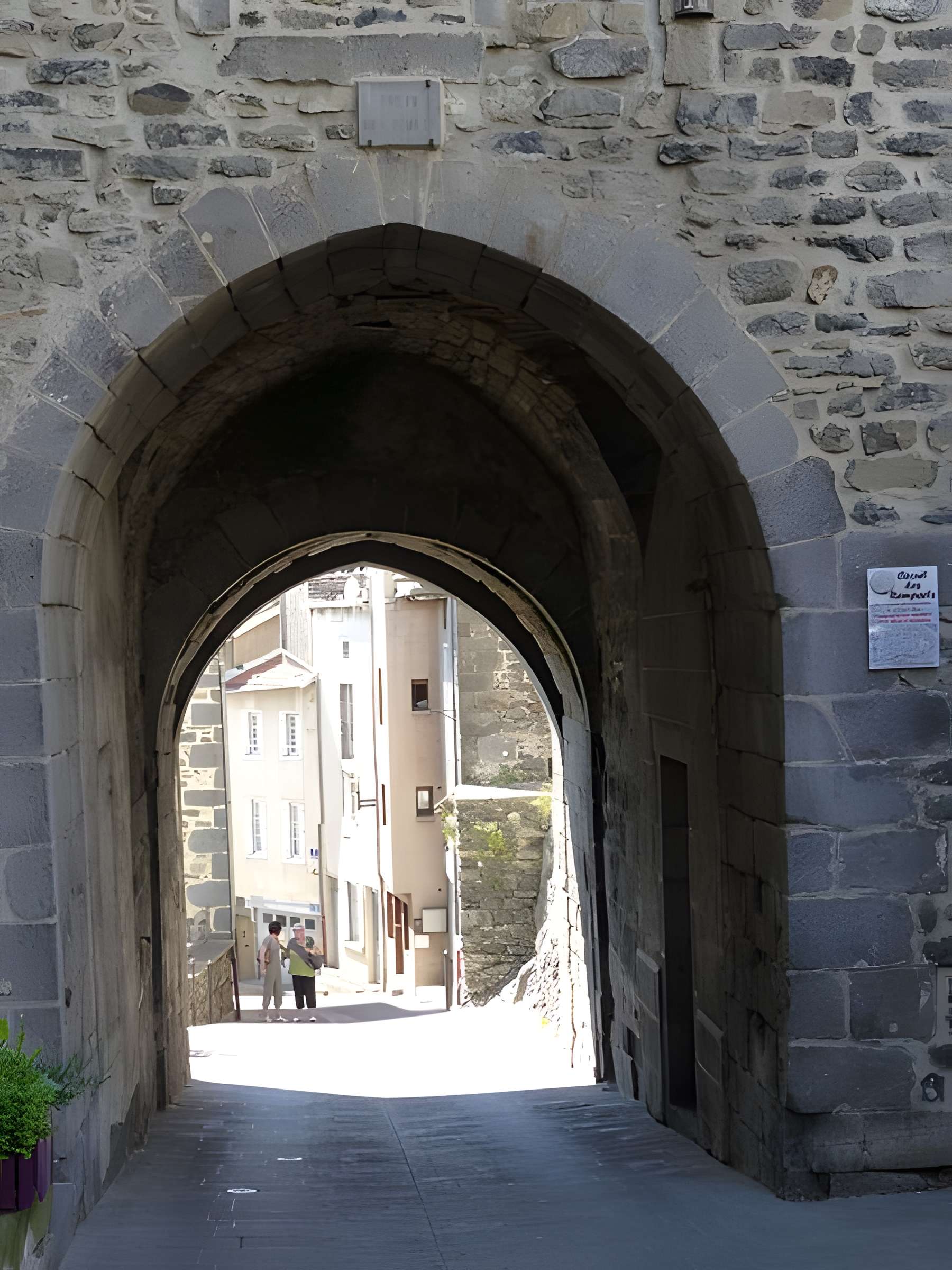 Porte du Thuile de Saint-Flour