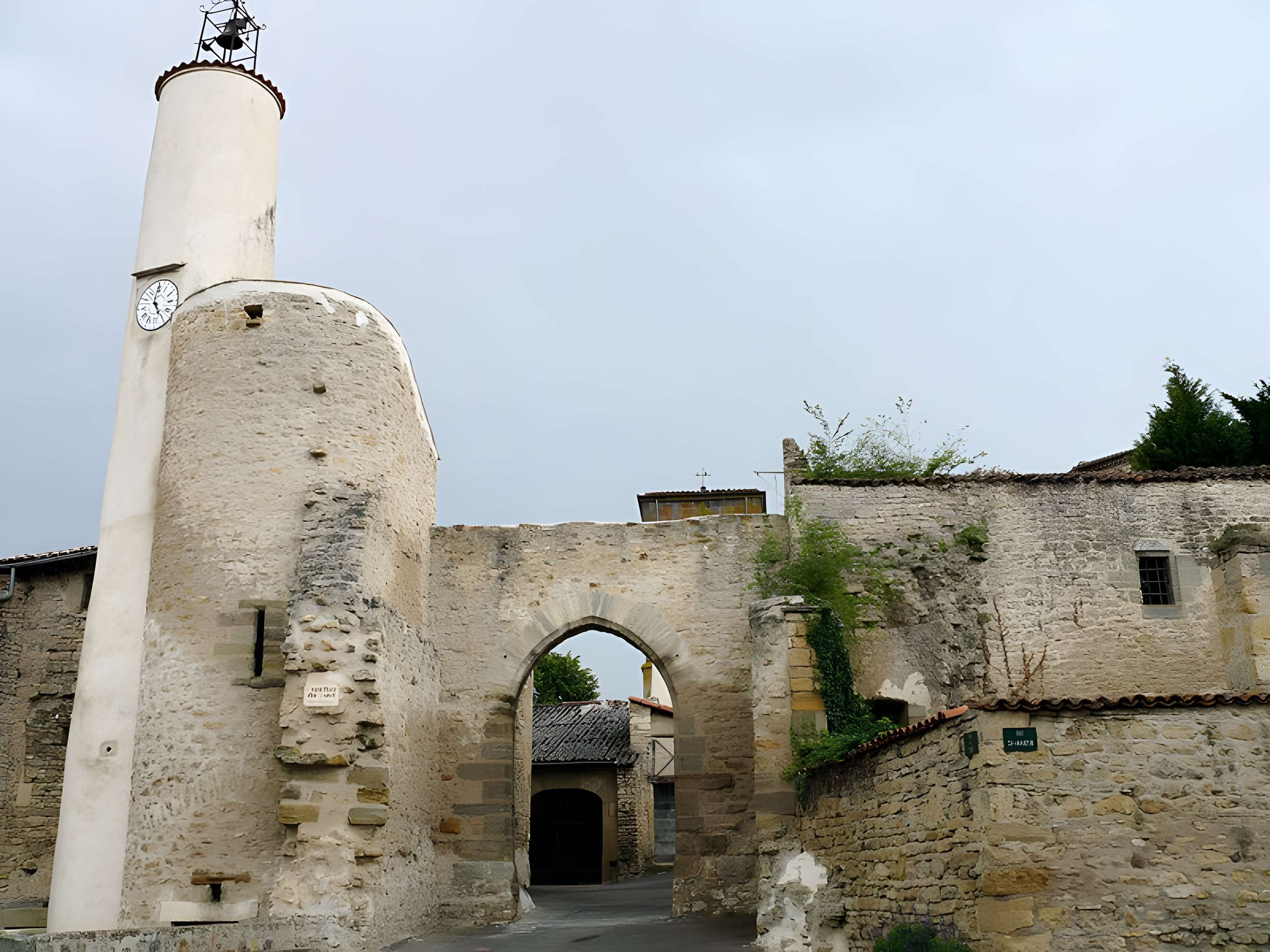 Porte fortifiée de Chas 