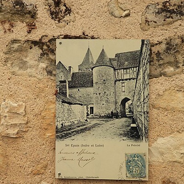 Photo de Porte fortifiée de Saint-Épain
