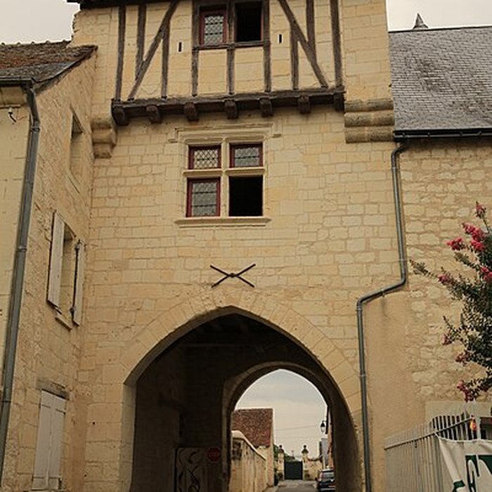 Photo de Porte fortifiée de Saint-Épain