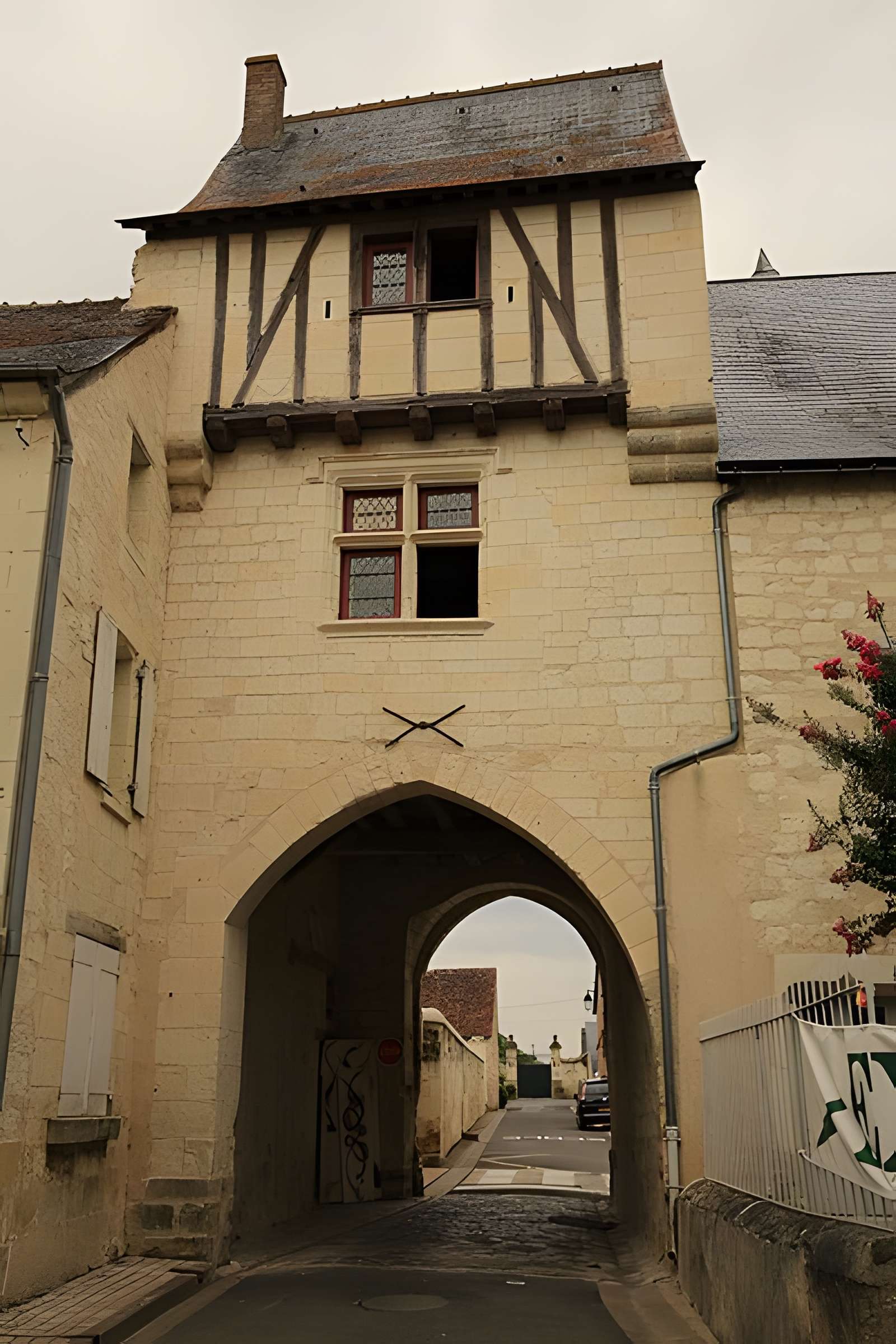 Porte fortifiée de Saint-Épain