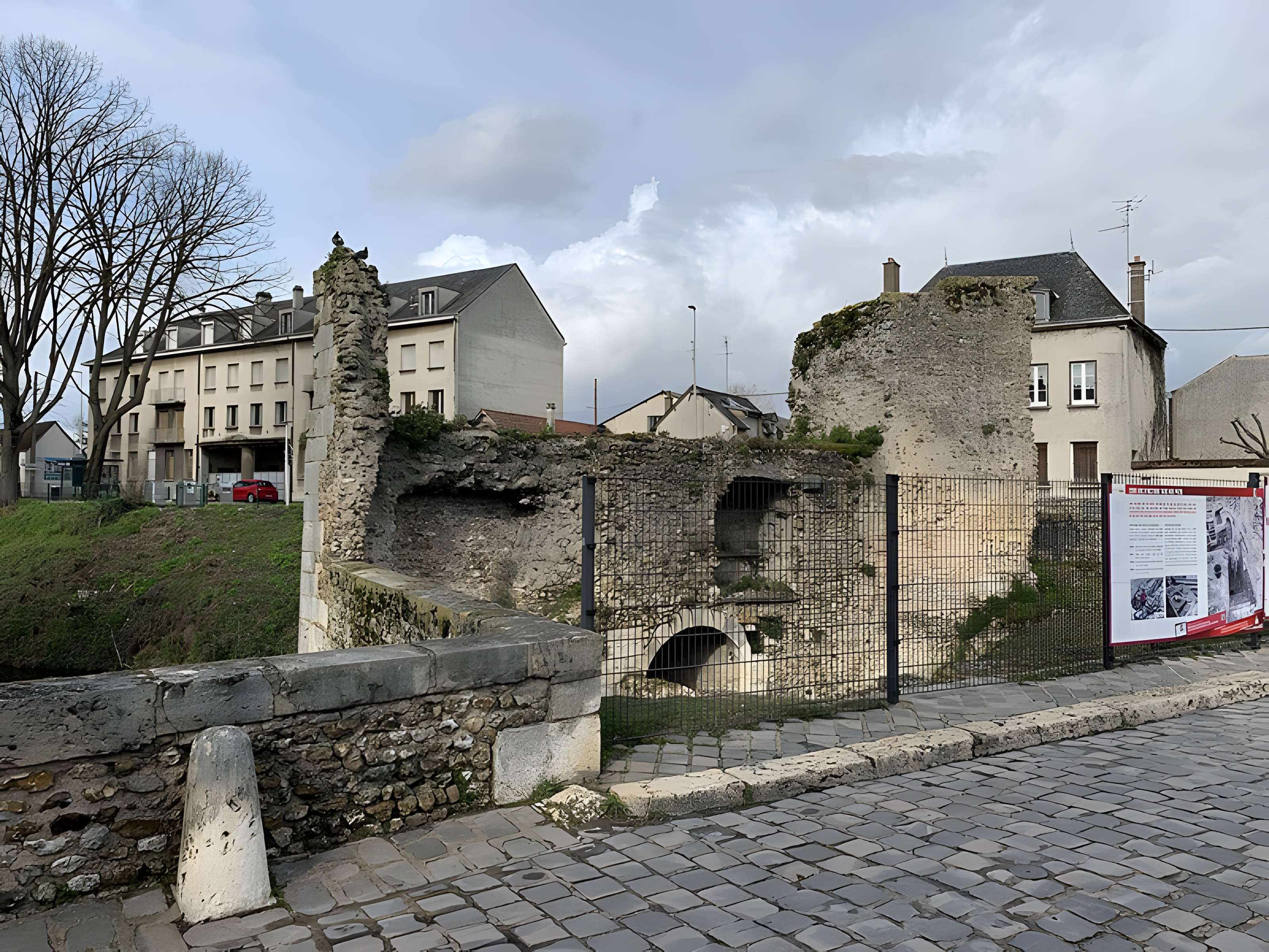 Porte Guillaume de Chartres