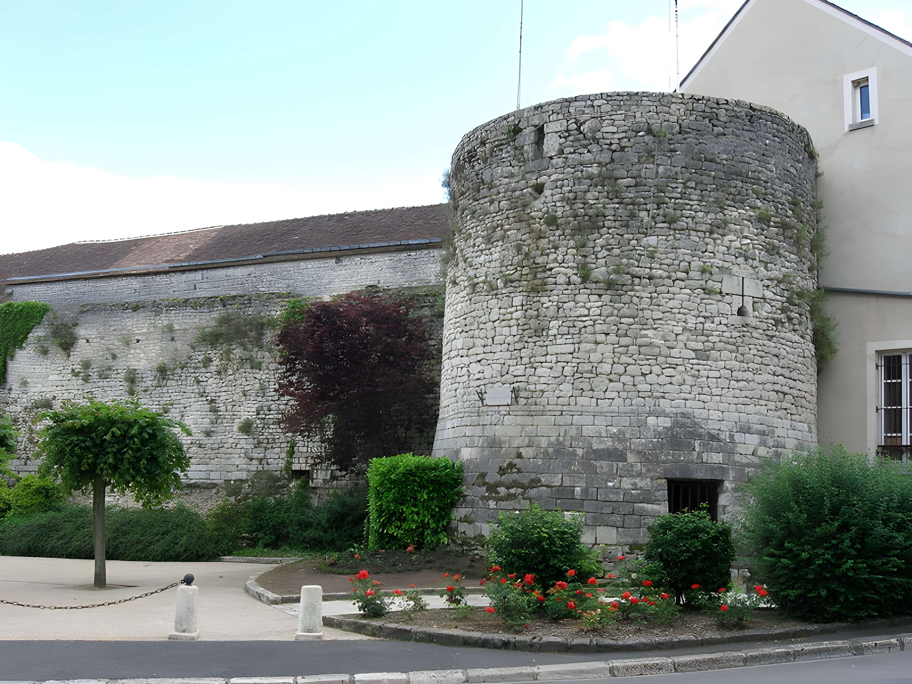 Porte Madeleine de Château-Landon 
