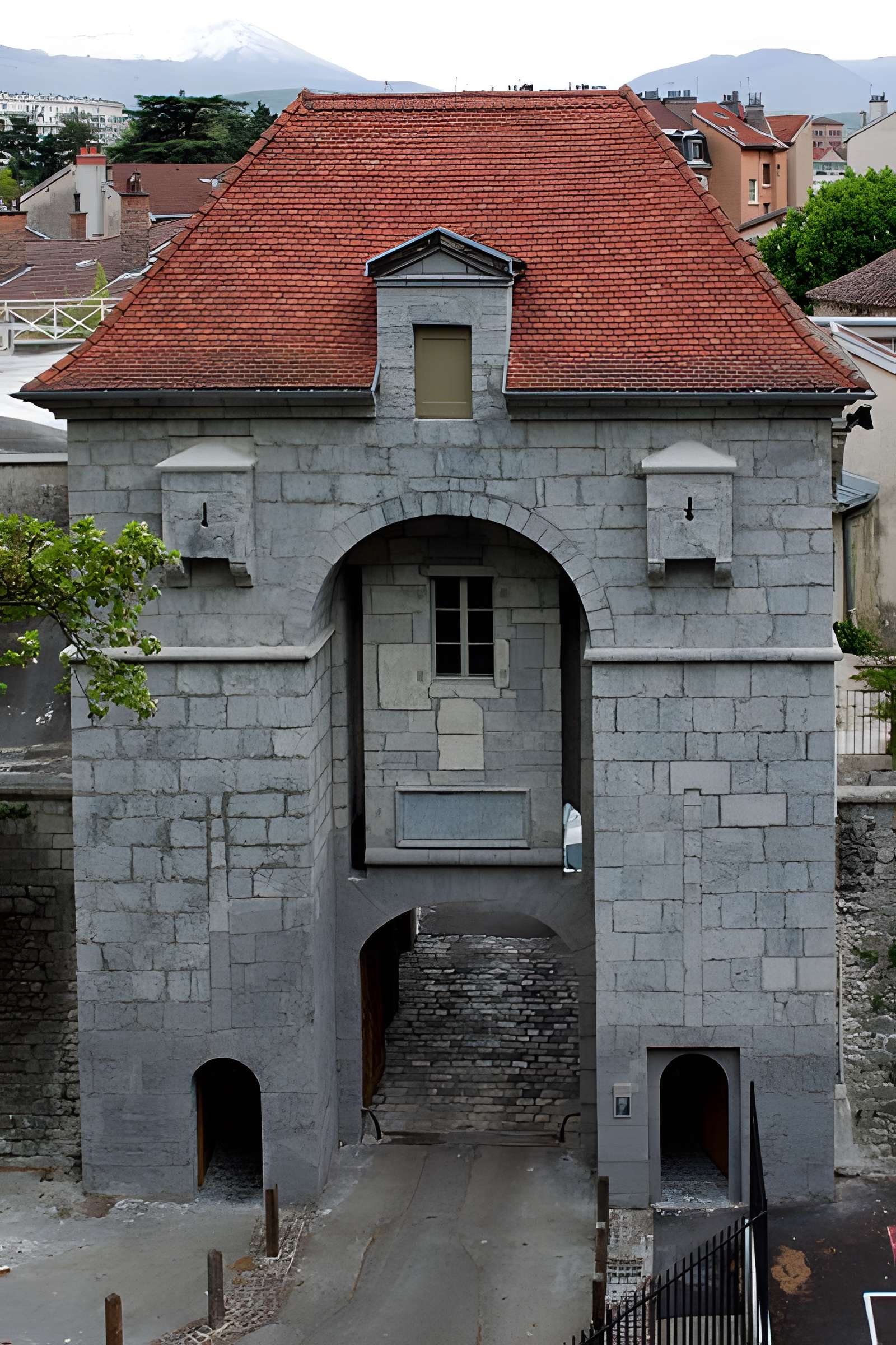 Porte Saint-Laurent de Grenoble 