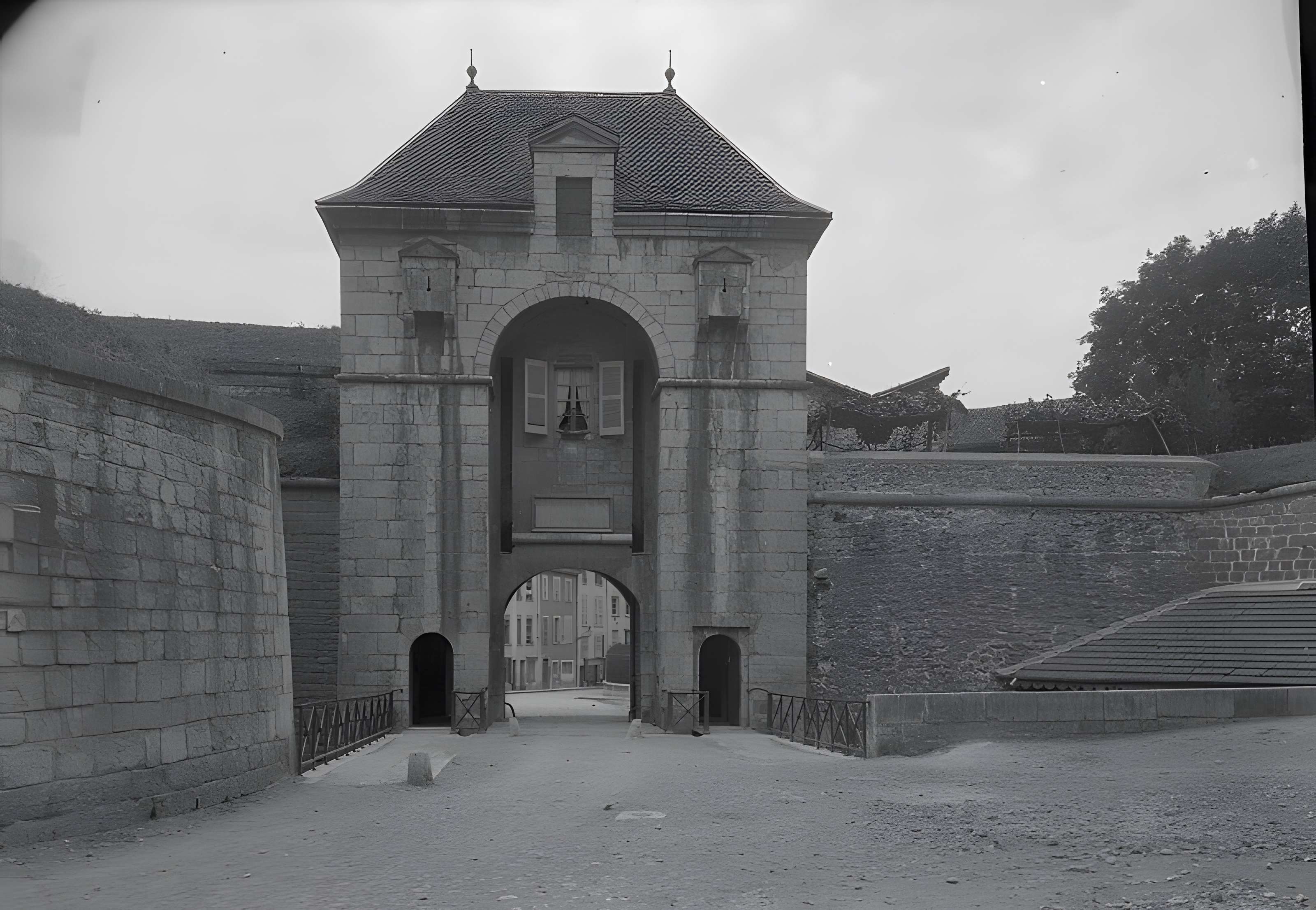 Porte Saint-Laurent de Grenoble