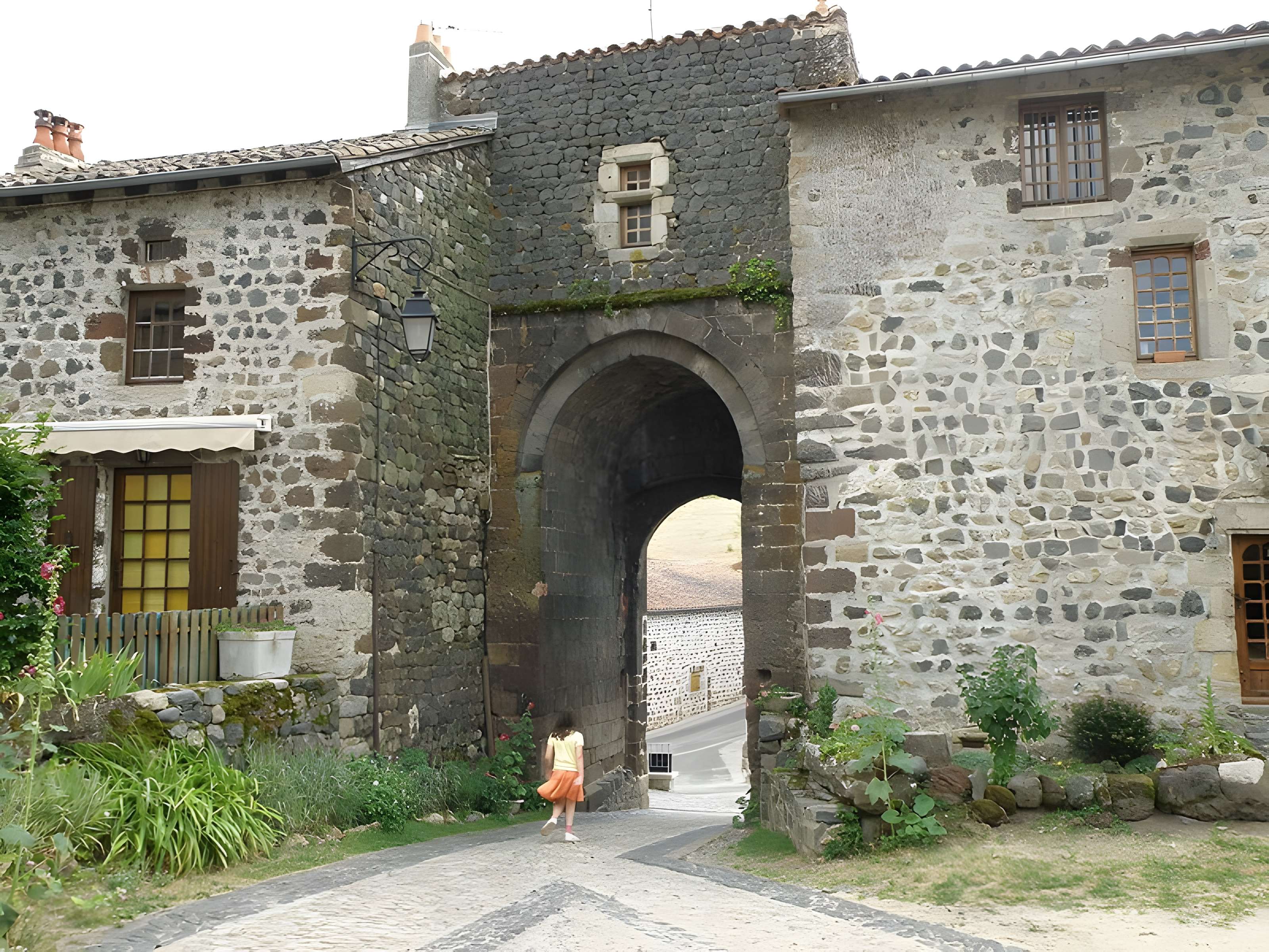 Poterne d'enceinte d'Arlempdes 