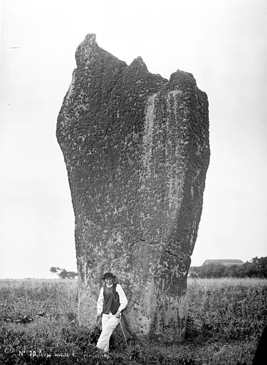 Premier menhir de Kerscaven à Penmarch