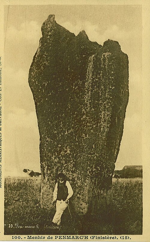 Premier menhir de Kerscaven à Penmarch