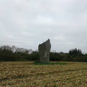 Premier menhir de Kerscaven à Penmarch