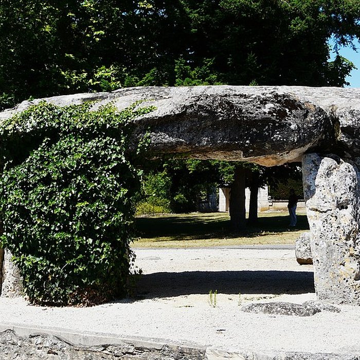 Photo de Dolmen dit de La Pierre Levée
