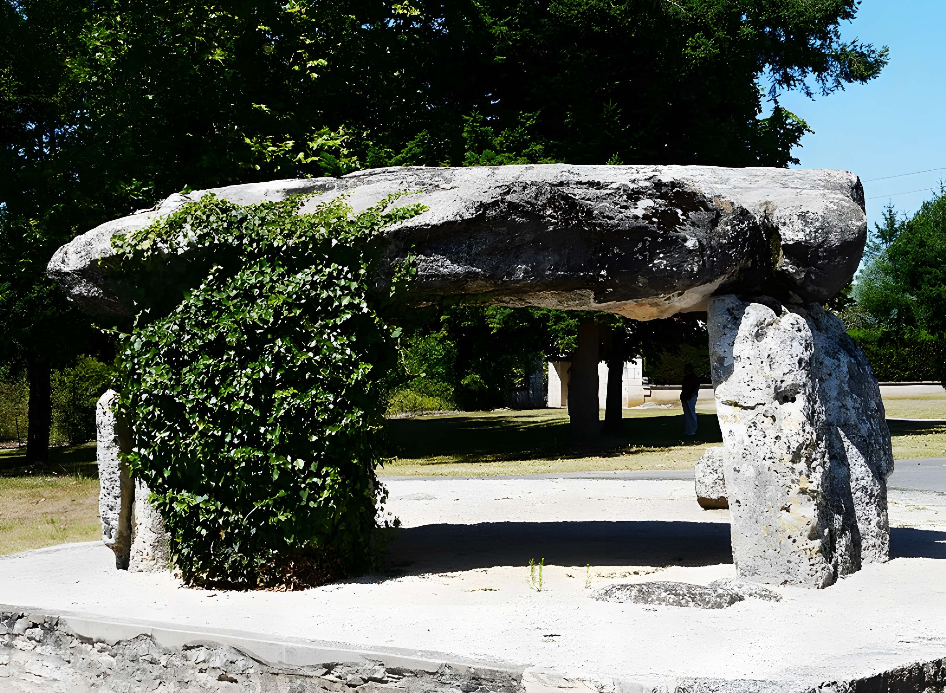 Dolmen dit de La Pierre Levée