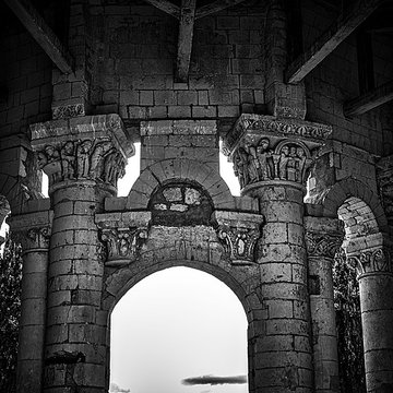 Prieuré Saint-Léonard de LÎle-Bouchard