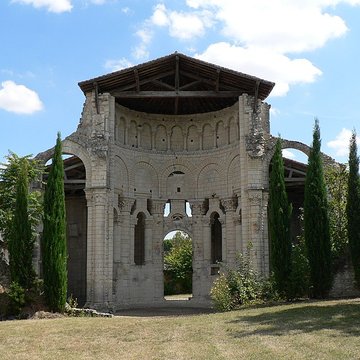 Prieuré Saint-Léonard de LÎle-Bouchard
