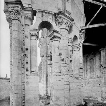 Prieuré Saint-Léonard de LÎle-Bouchard