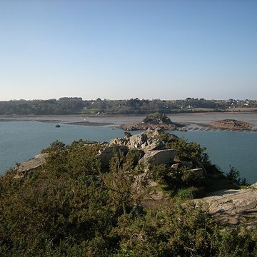 Promontoire préhistorique barré de Rochan Evned à Ploubazlanec