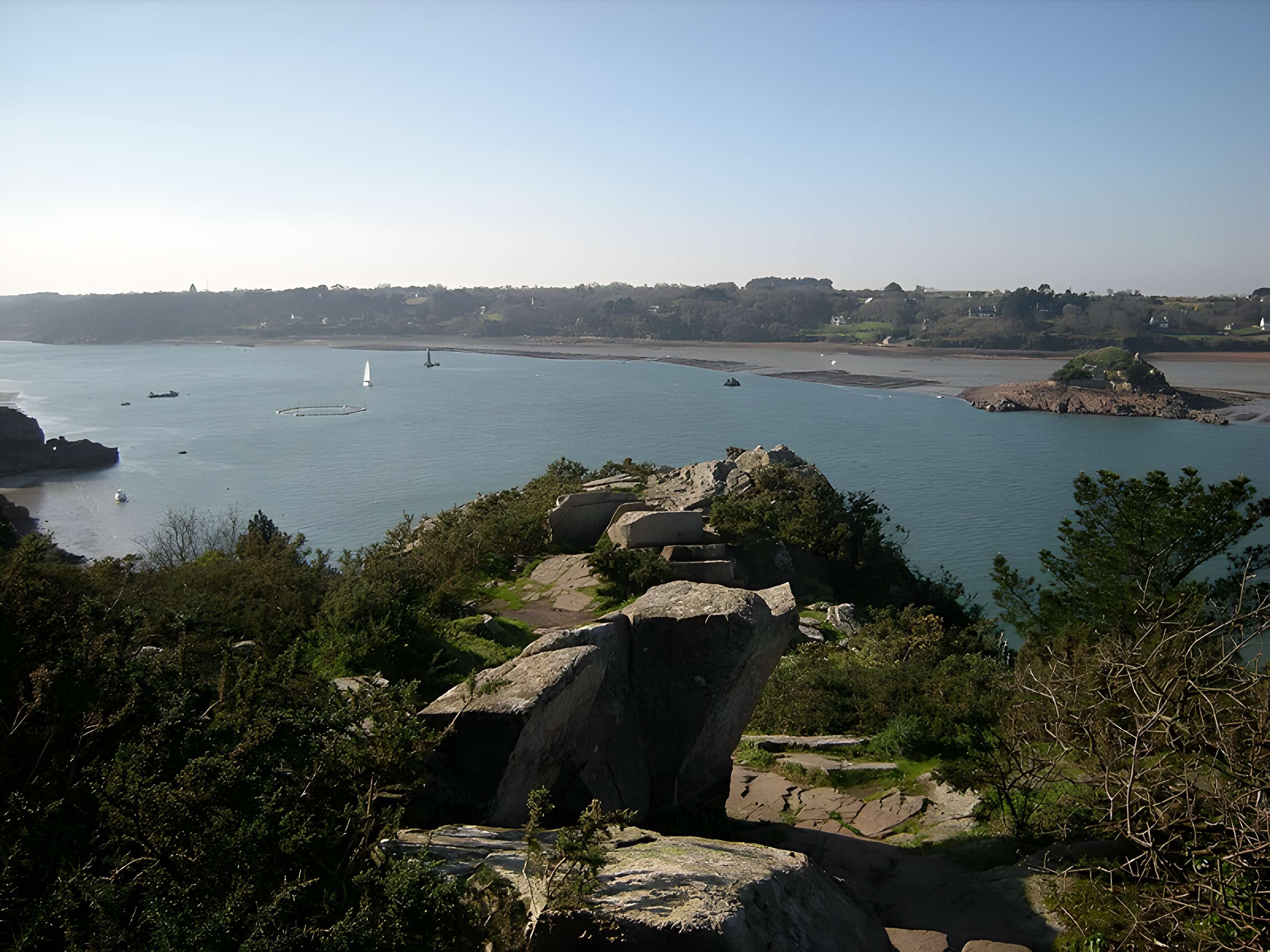 Promontoire préhistorique barré de Roch'an Evned à Ploubazlanec
