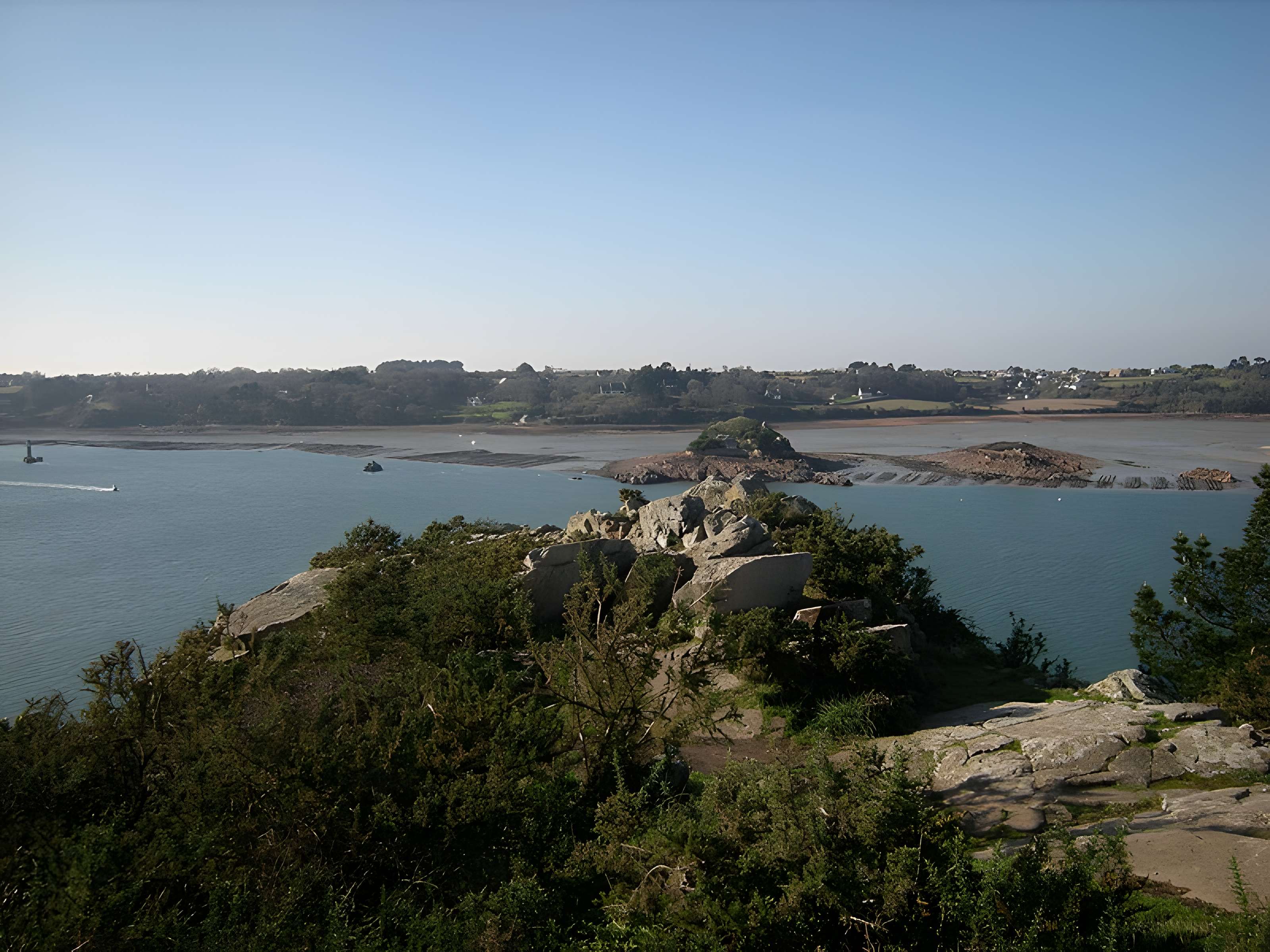 Promontoire préhistorique barré de Roch'an Evned à Ploubazlanec