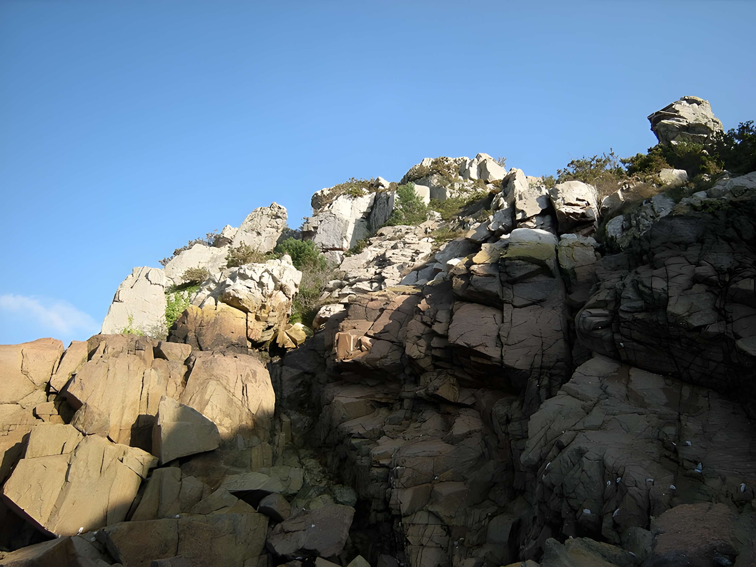 Promontoire préhistorique barré de Roch'an Evned à Ploubazlanec