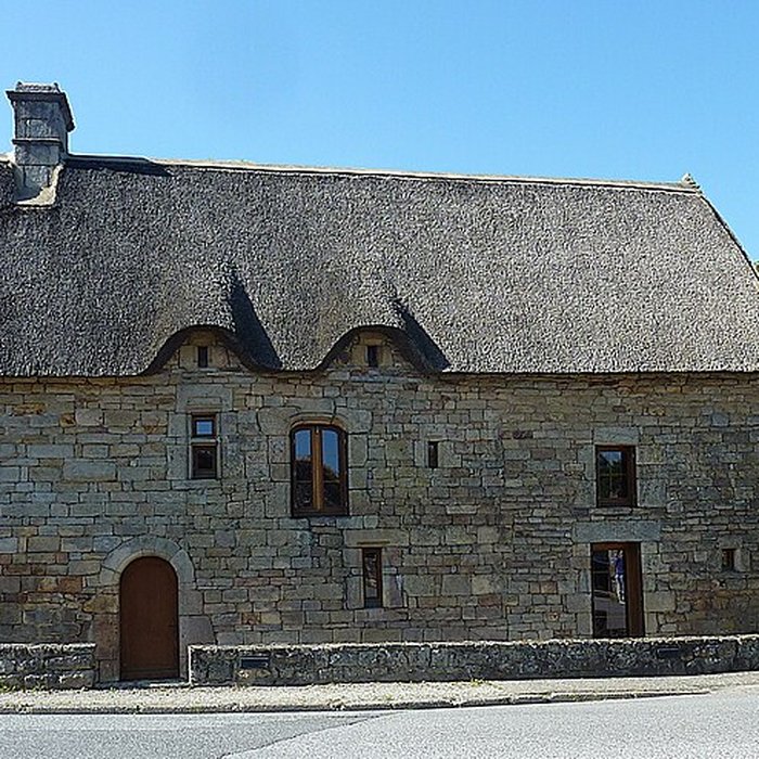 Photo de Puits et niche du Lion de Lanvaudan