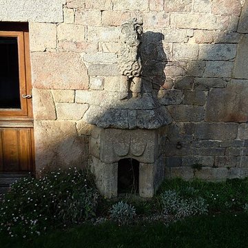 Puits et niche du Lion de Lanvaudan