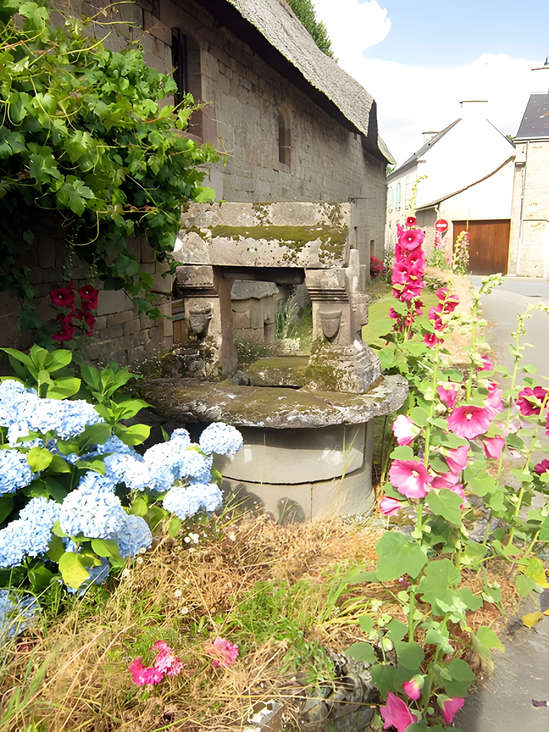 Puits et niche du Lion de Lanvaudan