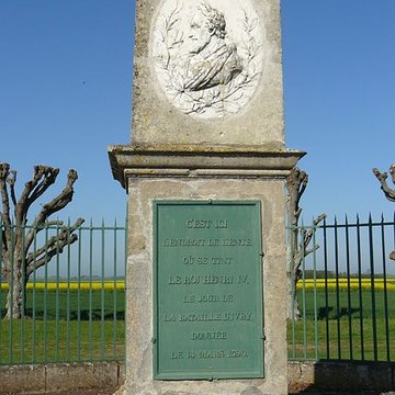 Pyramide commémorative de la bataille dIvry à Épieds