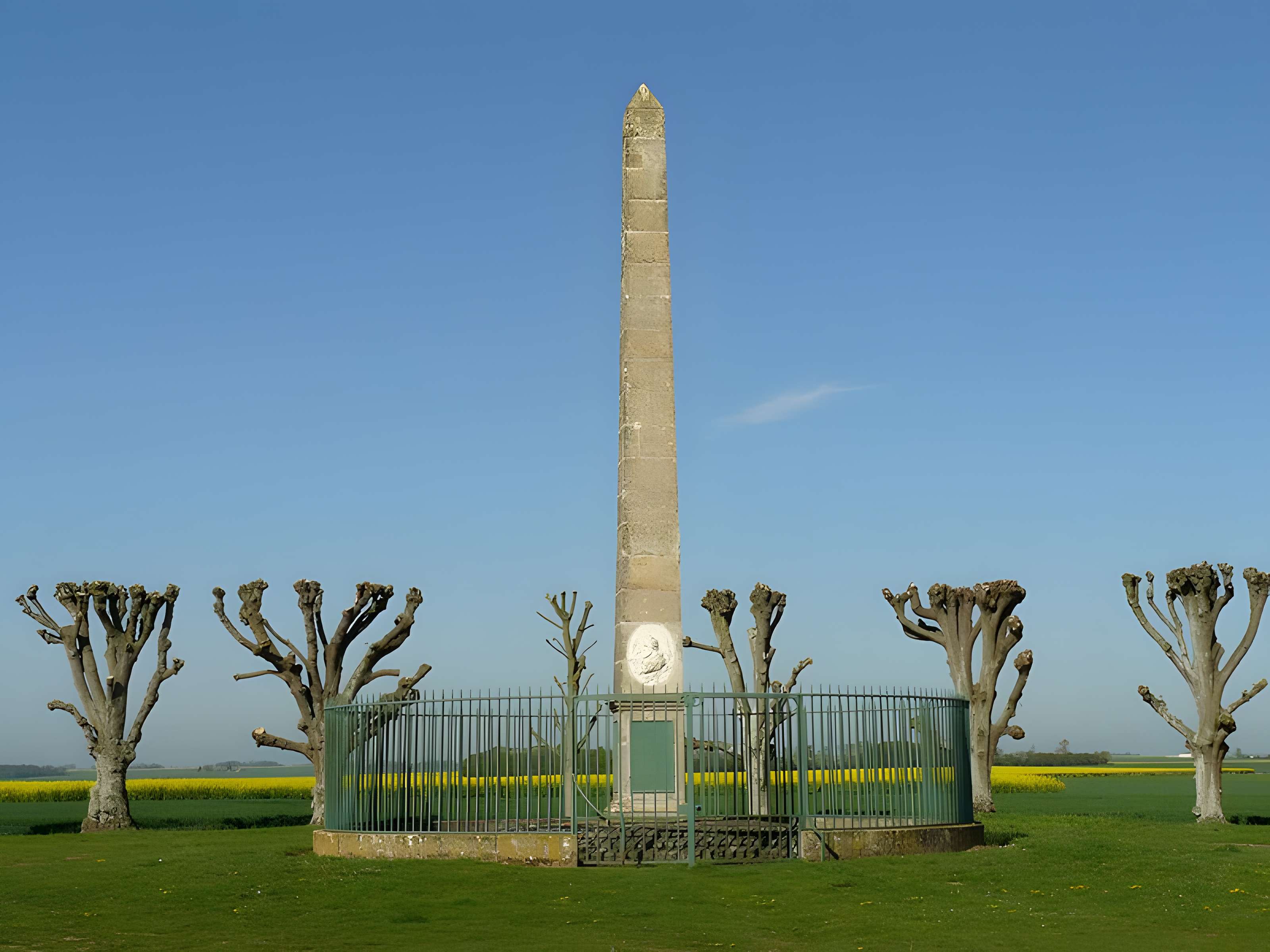 Pyramide commémorative de la bataille d'Ivry à Épieds