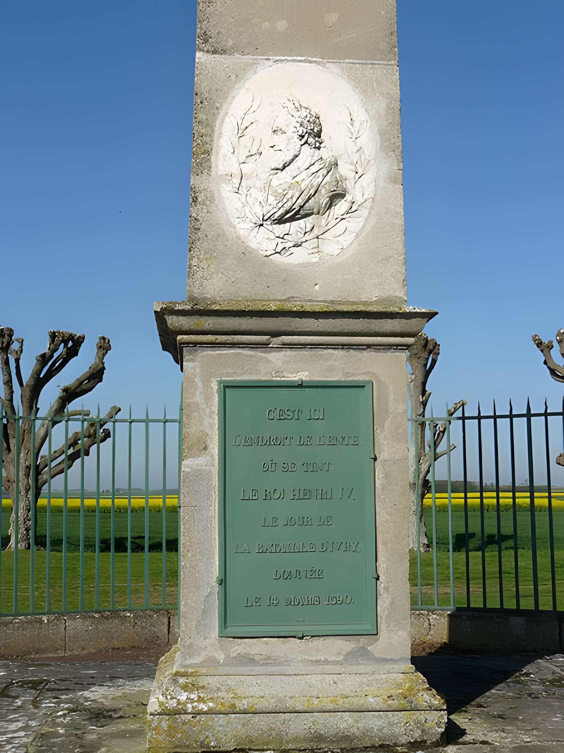 Pyramide commémorative de la bataille d'Ivry à Épieds