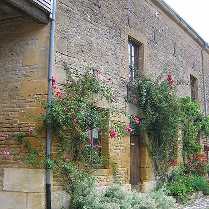 Photo de Relais de poste à chevaux à Launois-sur-Vence