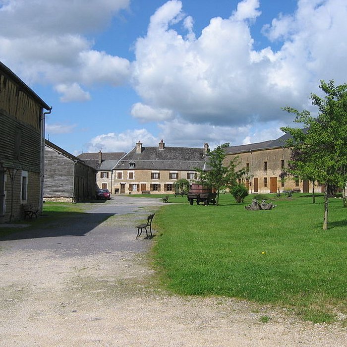 Photo de Relais de poste à chevaux à Launois-sur-Vence