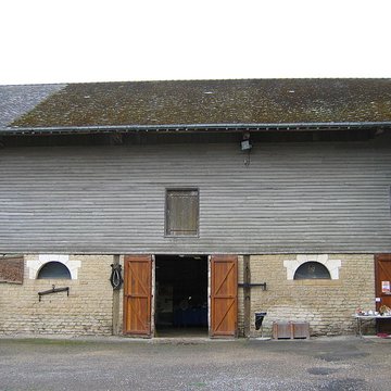 Relais de poste à chevaux à Launois-sur-Vence