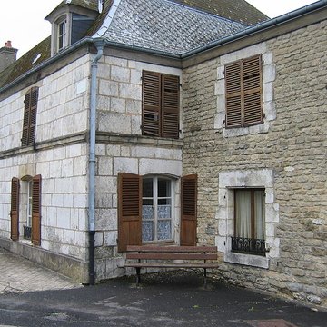 Relais de poste à chevaux à Launois-sur-Vence