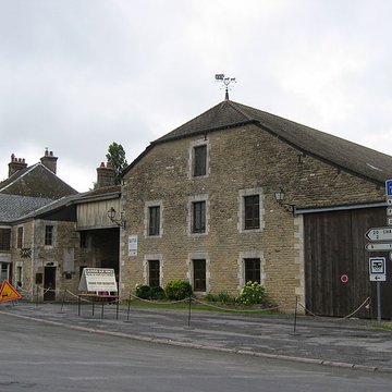 Relais de poste à chevaux à Launois-sur-Vence