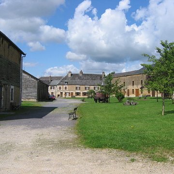Relais de poste à chevaux à Launois-sur-Vence
