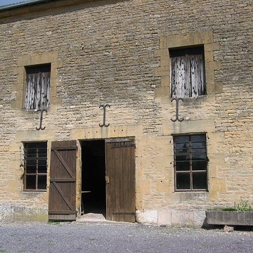 Relais de poste à chevaux à Launois-sur-Vence