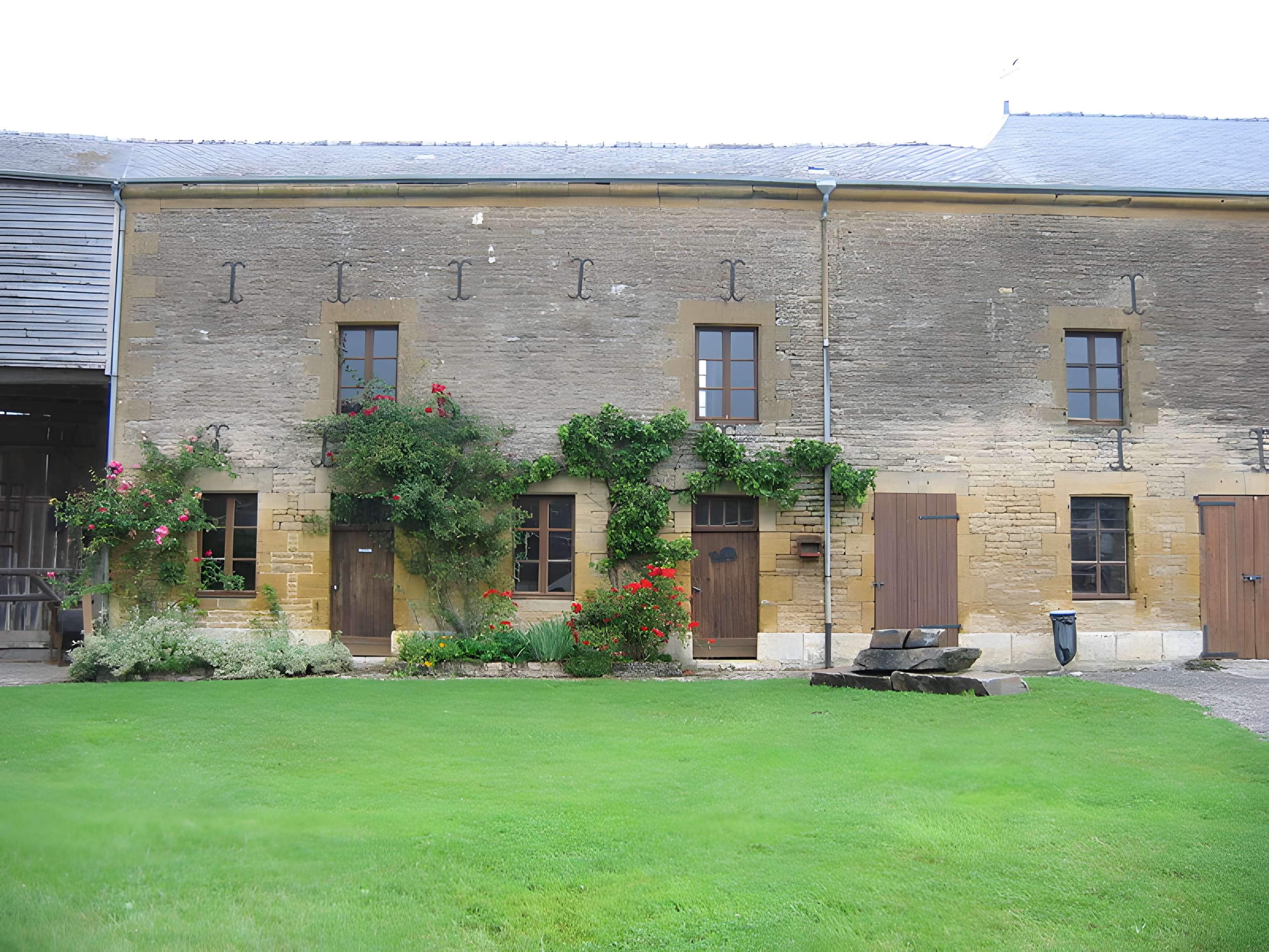 Relais de poste à chevaux à Launois-sur-Vence