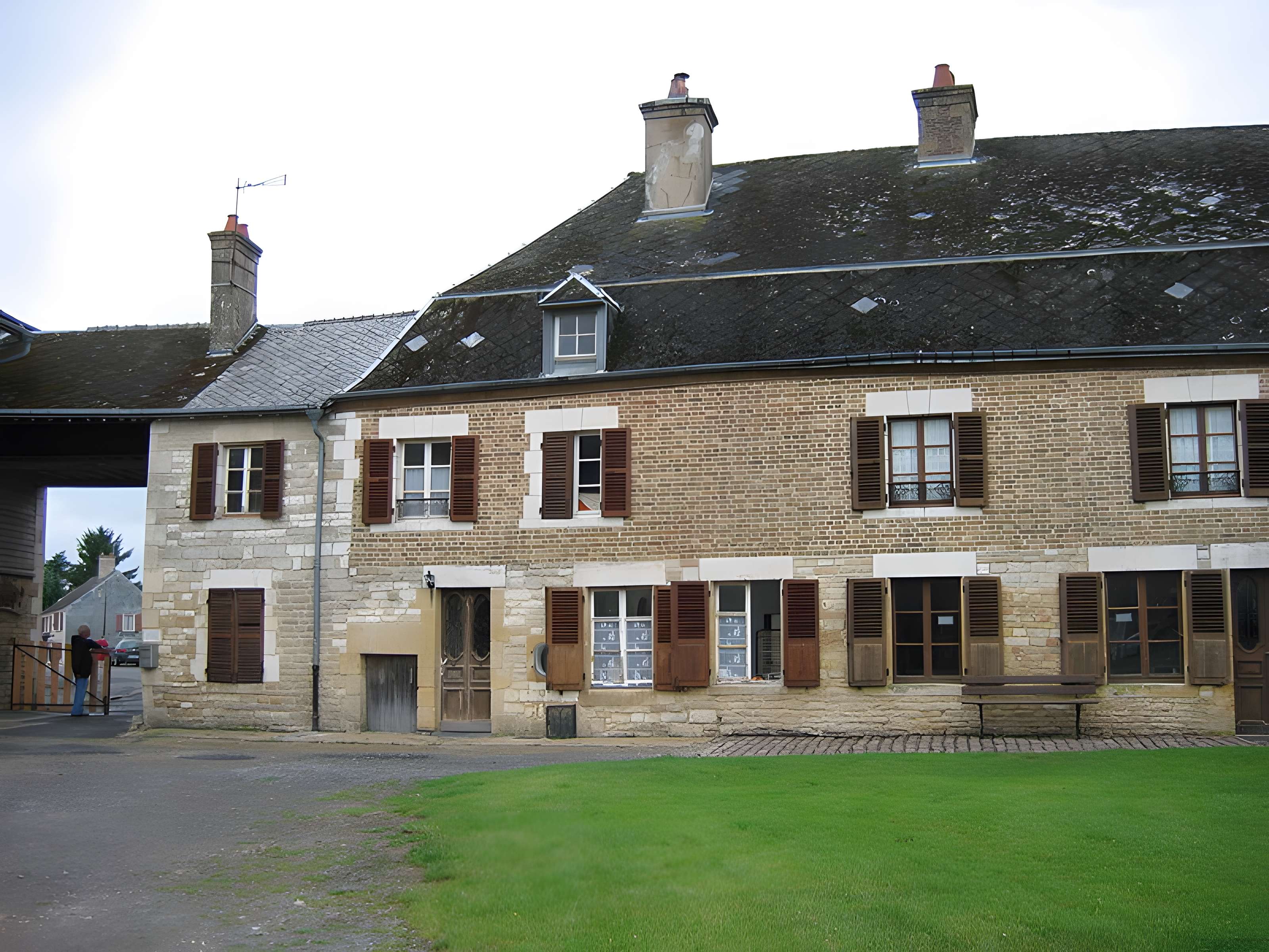 Relais de poste à chevaux à Launois-sur-Vence