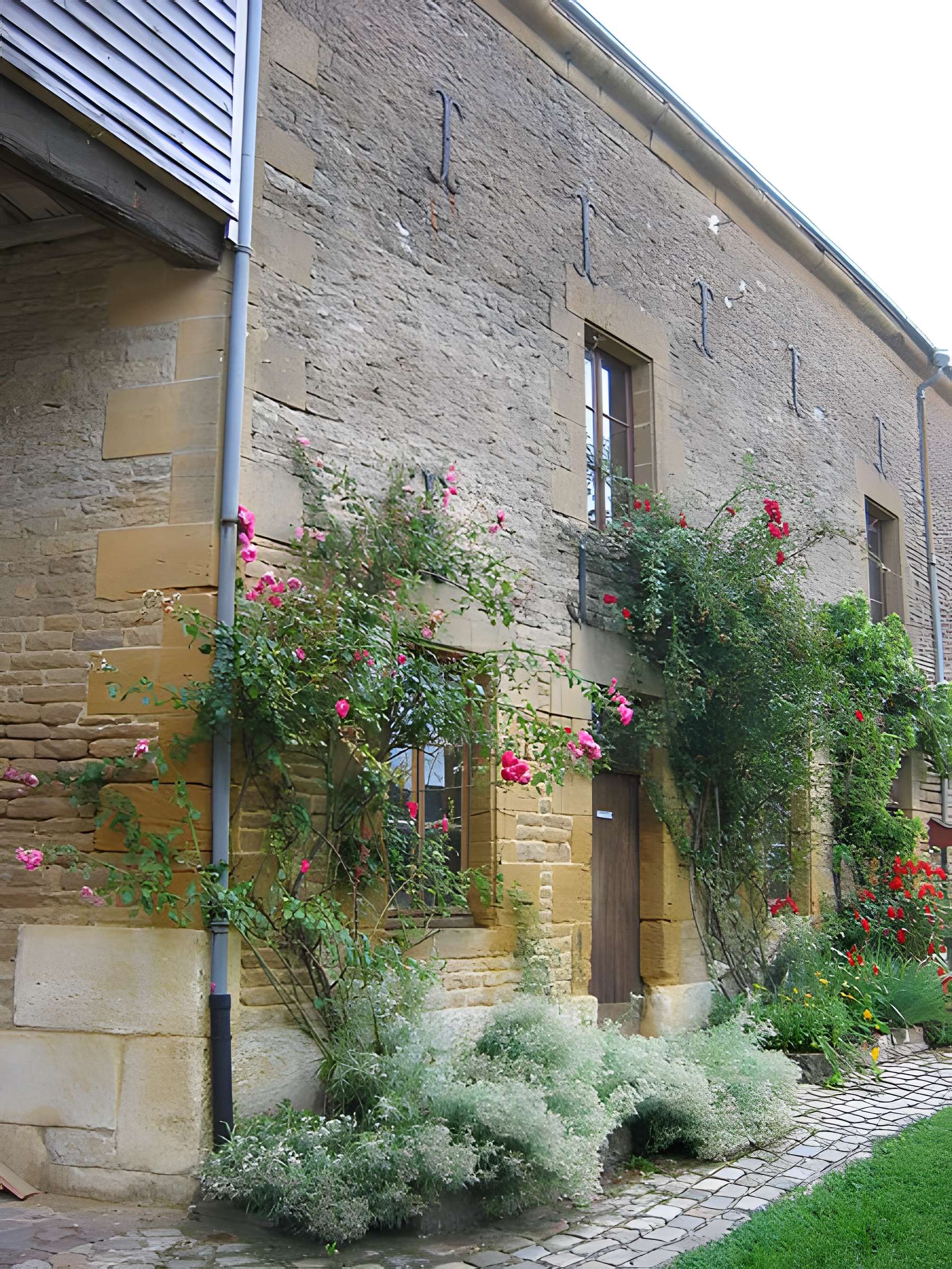 Relais de poste à chevaux à Launois-sur-Vence