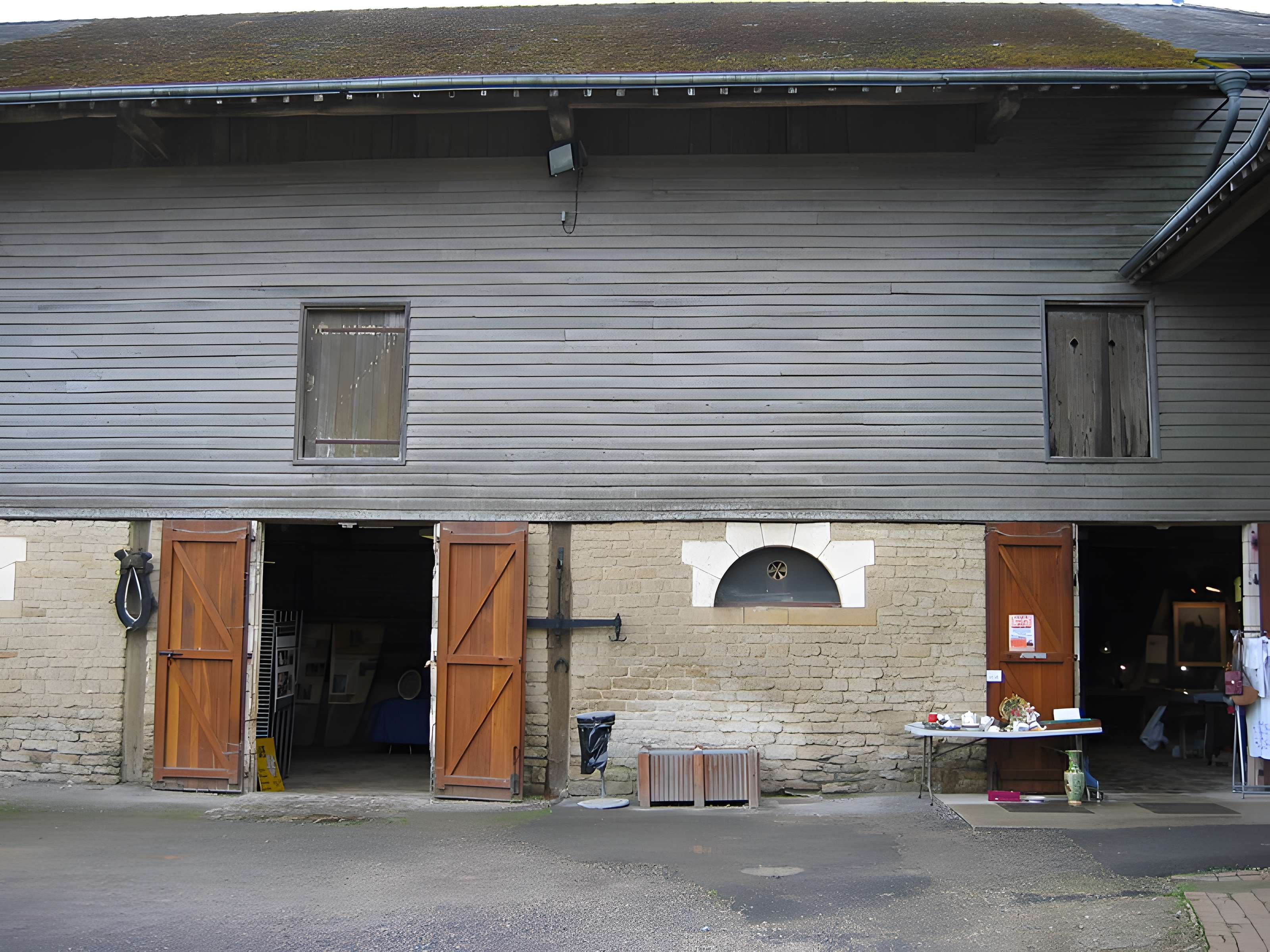 Relais de poste à chevaux à Launois-sur-Vence