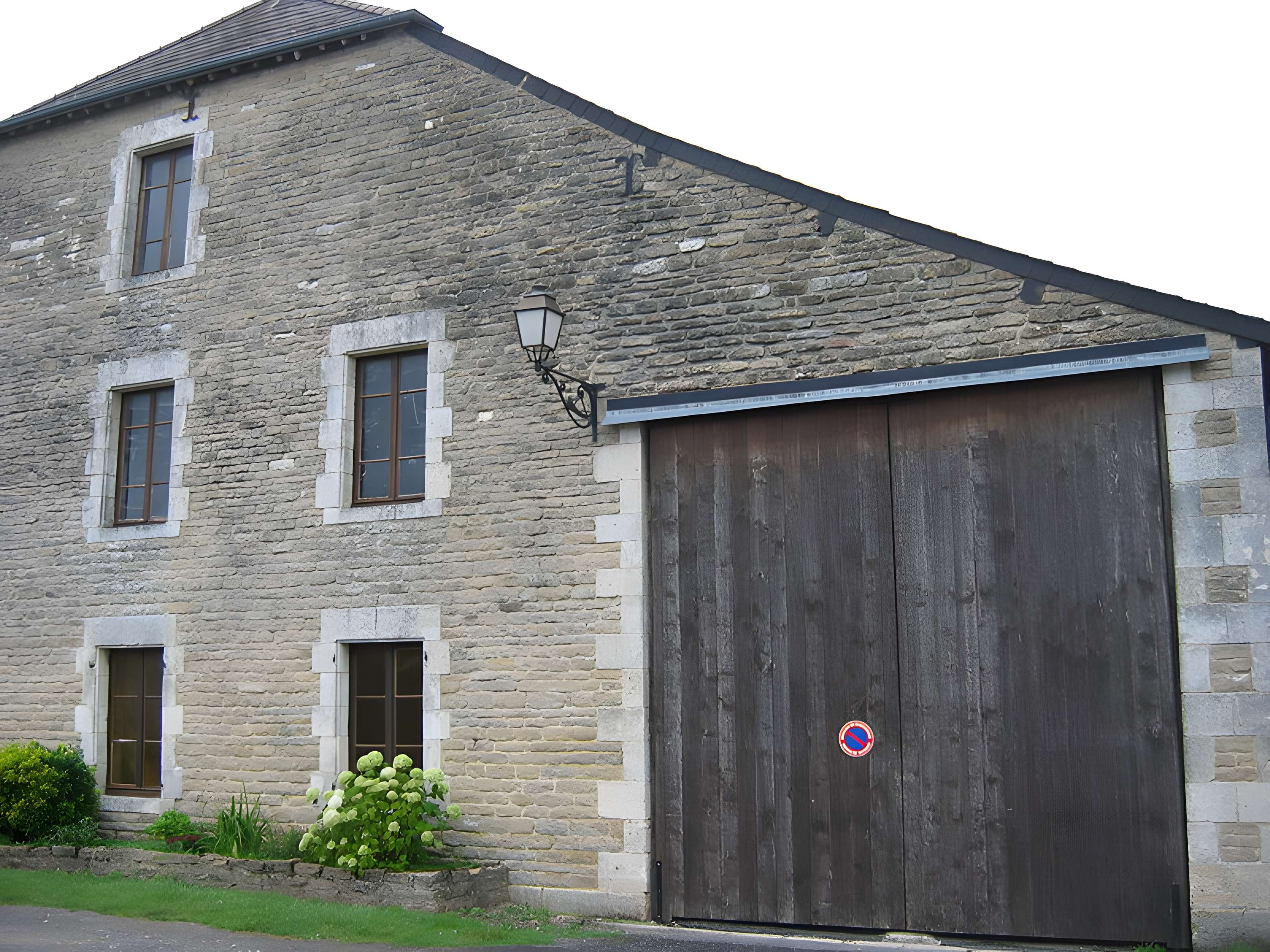Relais de poste à chevaux à Launois-sur-Vence