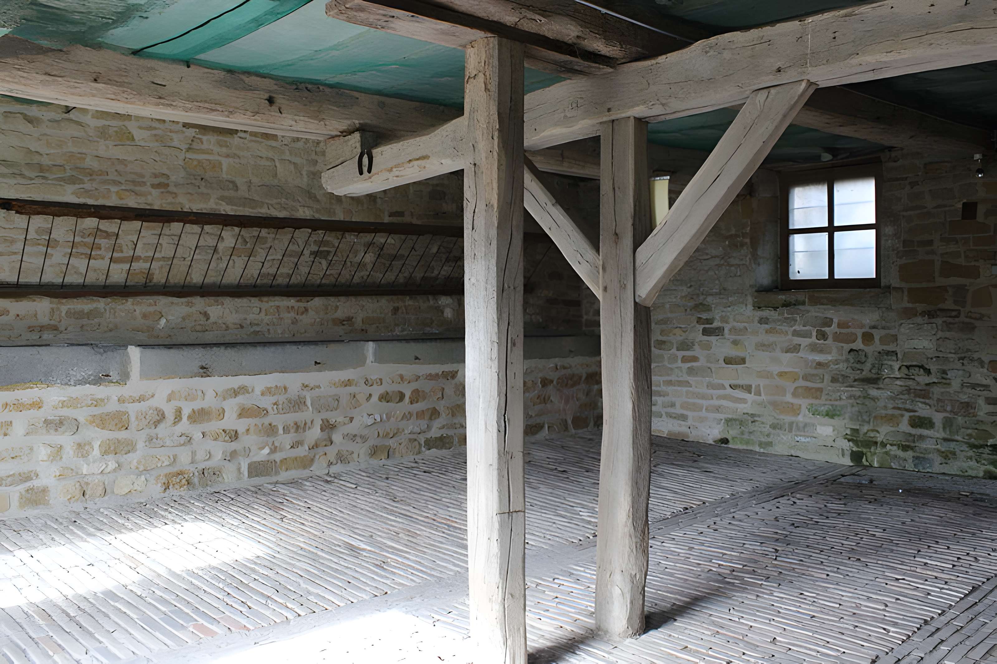 Relais de poste à chevaux à Launois-sur-Vence